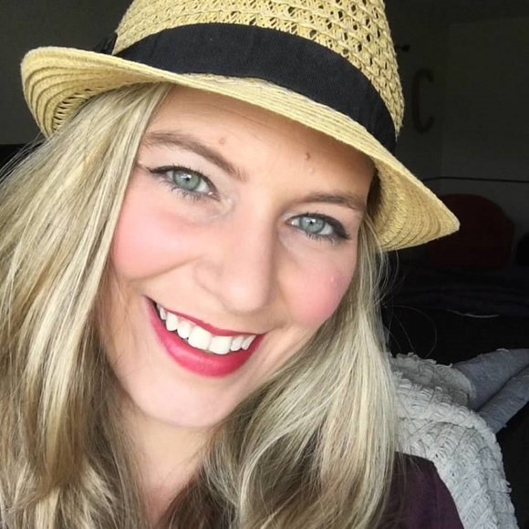 Meet your Posher, Crystal - Picture 2 of 2